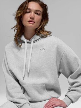 ALO Yoga | Accolade Hoodie in Gray